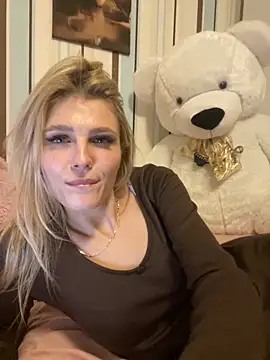 Snapshot of Liya_my chatting on October 13, 6:21 pm Liya my online show from October 13, 6:21 pm