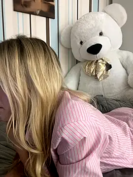 Snapshot of Liya_my chatting on October 4, 7:40 pm Liya my online show from October 4, 7:40 pm