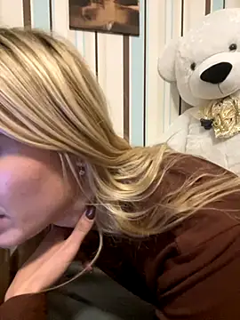 Snapshot of Liya_my chatting on October 15, 6:43 pm Liya my online show from October 15, 6:43 pm