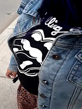 Snapshot of sophie_banger chatting on October 30, 7:37 pm sophie banger online show from October 30, 7:37 pm