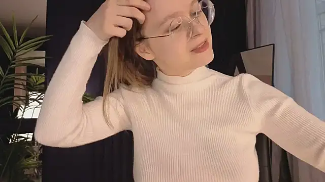 Snapshot of CassieCool chatting on October 29, 1:04 pm CassieCool online show from October 29, 1:04 pm