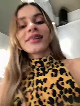 Snapshot of cuteluci_ chatting on October 11, 10:45 pm cuteluci online show from October 11, 10:45 pm