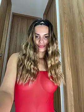 cuteluci  online show from April 6, 1:49 am