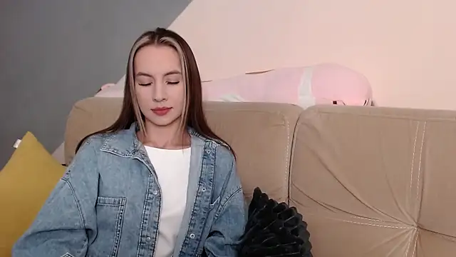 Snapshot of AmbrielHailey chatting on October 18, 1:08 am AmbrielHailey online show from October 18, 1:08 am