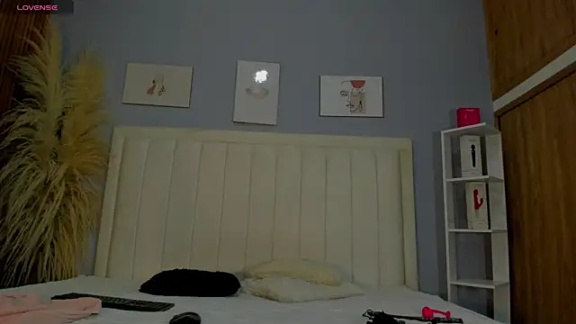 Snapshot of Paula-Brown1 chatting on October 17, 7:06 pm Paula-Brown1 online show from October 17, 7:06 pm