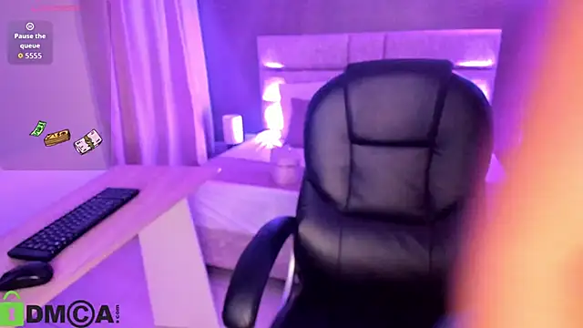 Snapshot of Cristal__adams chatting on October 2, 12:32 pm Cristal adams online show from October 2, 12:32 pm