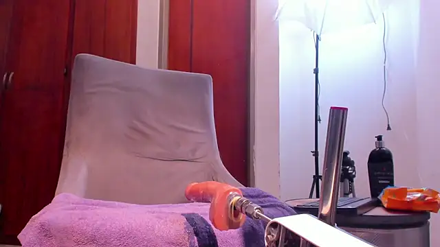 evelyn wine online show from September 20, 8:40 pm