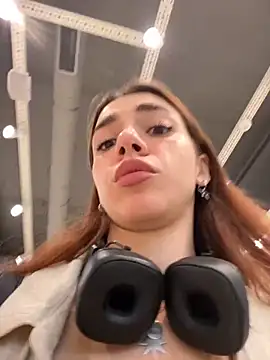 Lily  Belle online show from September 9, 1:11 pm