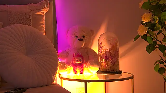 Snapshot of AngeliqueSkye chatting on October 31, 4:36 am AngeliqueSkye online show from October 31, 4:36 am