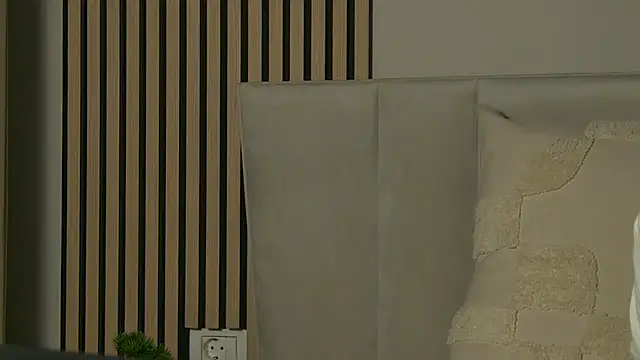 Snapshot of AngeliqueSkye chatting on October 3, 5:45 am AngeliqueSkye online show from October 3, 5:45 am