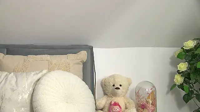 Snapshot of AngeliqueSkye chatting on October 23, 7:36 am AngeliqueSkye online show from October 23, 7:36 am