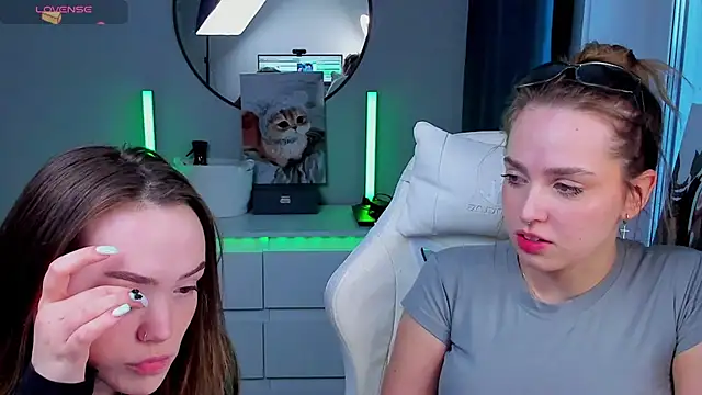 Evia r0se online show from March 8, 2:04 am