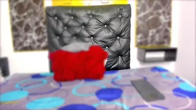 Snapshot of scarlett_w0lf chatting on October 13, 4:20 pm scarlett w0lf online show from October 13, 4:20 pm