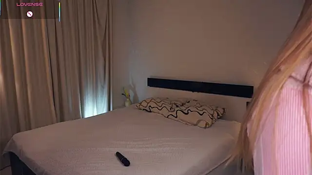 Snapshot of CathrynGeer chatting on October 31, 6:45 pm CathrynGeer online show from October 31, 6:45 pm