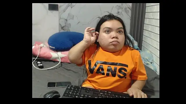 Michelle Brooks online show from October 29, 7:56 am