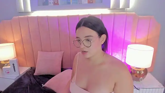 Snapshot of alys_baker chatting on October 10, 4:28 am alys baker online show from October 10, 4:28 am