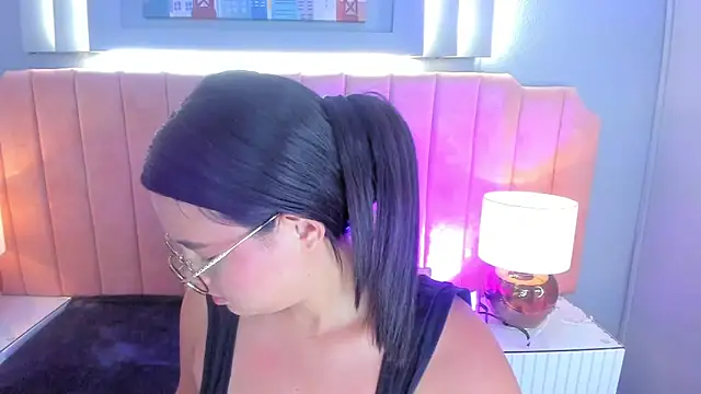 Snapshot of alys_baker chatting on October 21, 3:54 am alys baker online show from October 21, 3:54 am