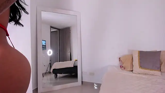 Snapshot of NickyBrown_ chatting on October 7, 6:01 pm NickyBrown  online show from October 7, 6:01 pm