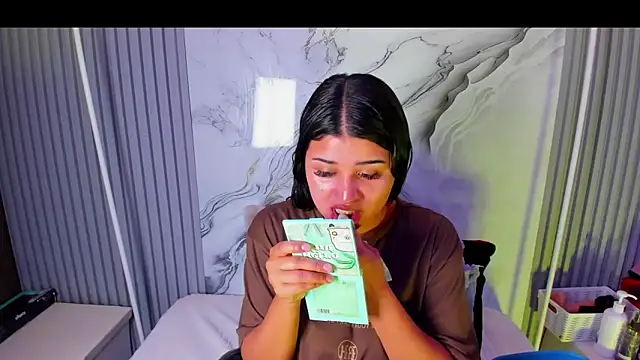 venusowen  online show from June 1, 1:46 pm