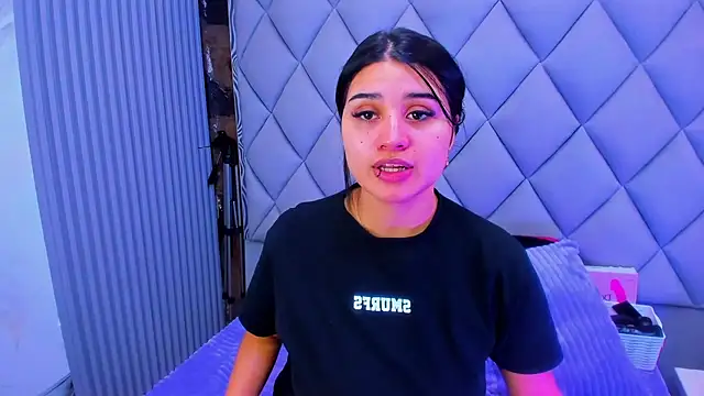 Snapshot of venusowen_ chatting on October 17, 1:25 pm venusowen  online show from October 17, 1:25 pm