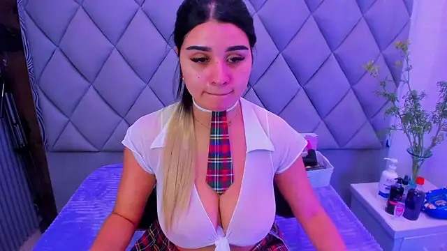 Snapshot of venusowen_ chatting on October 16, 1:25 pm venusowen  online show from October 16, 1:25 pm