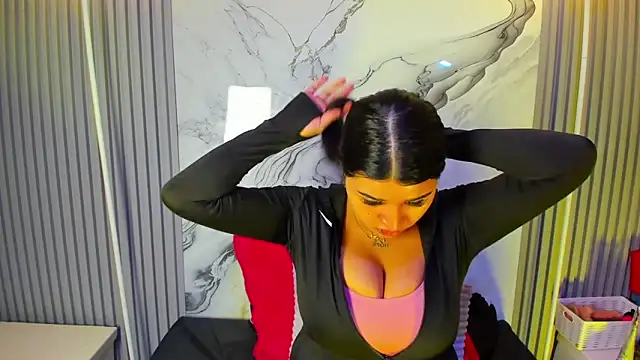 venusowen  online show from April 9, 2:00 pm