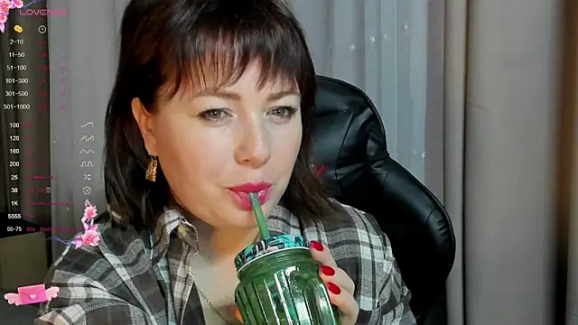 Snapshot of Victoria_Di chatting on October 13, 1:52 am Victoria Di online show from October 13, 1:52 am