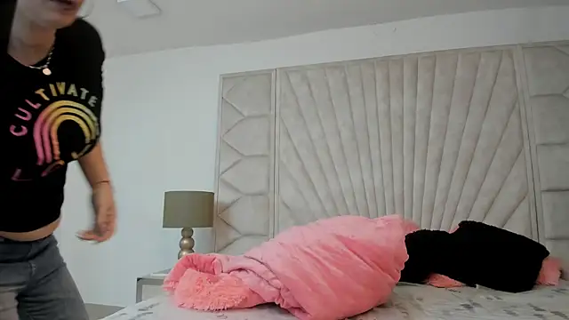 Snapshot of Jade_squirtt chatting on September 22, 12:36 pm Jade squirtt online show from September 22, 12:36 pm