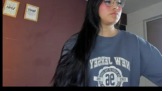 Little Ivy online show from November 18, 7:04 pm