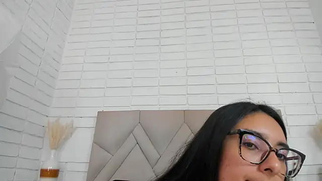 Isis Osman online show from October 28, 7:41 pm