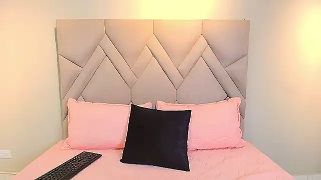 Isis Osman online show from March 25, 7:50 pm