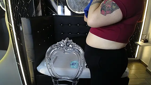 Bruja  Scarlata online show from December 5, 10:16 am