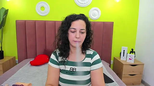 Linda Insatiable online show from February 28, 2:00 am