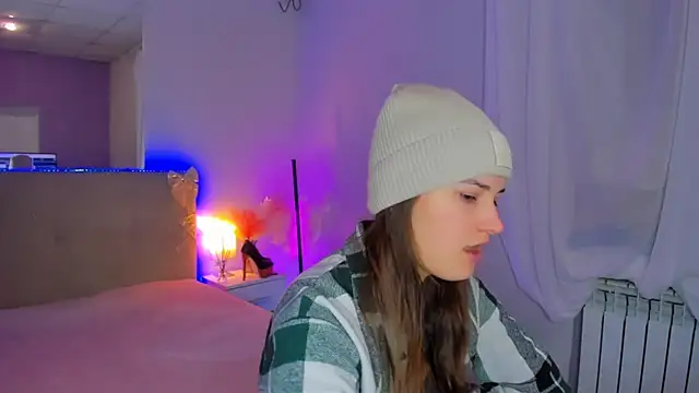 Laura Leee online show from February 8, 6:17 am