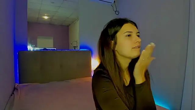 Laura Leee online show from November 10, 6:08 am