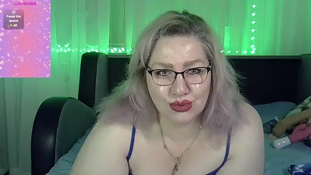 Snapshot of AngelinaGlam chatting on October 26, 7:20 pm AngelinaGlam online show from October 26, 7:20 pm