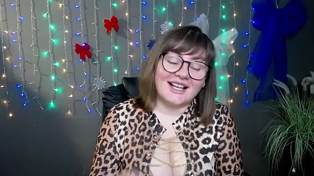 ZannaDreil online show from December 19, 7:50 pm