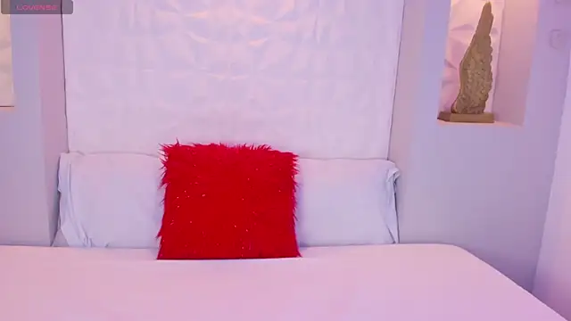 Snapshot of EmilyRouss_ chatting on October 14, 7:05 pm EmilyRouss online show from October 14, 7:05 pm