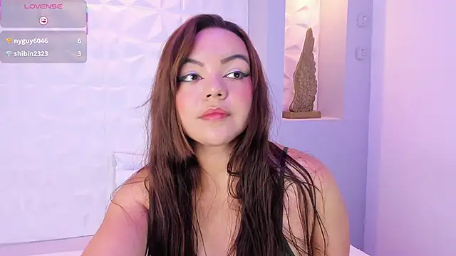 Snapshot of EmilyRouss_ chatting on October 9, 8:02 pm EmilyRouss online show from October 9, 8:02 pm