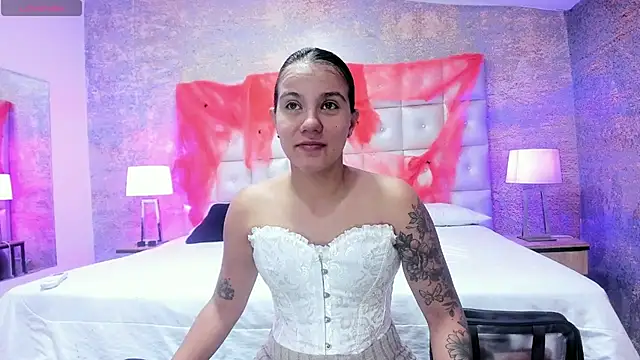 Snapshot of MelaniieRoux chatting on October 16, 11:35 am MelaniieRoux online show from October 16, 11:35 am