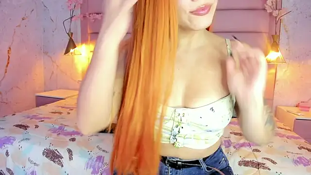 Snapshot of MelaniieRoux chatting on October 22, 7:52 pm MelaniieRoux online show from October 22, 7:52 pm