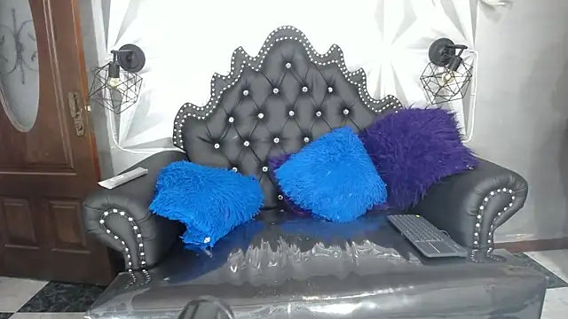 Snapshot of candy_hairy chatting on October 23, 3:45 am candy hairy online show from October 23, 3:45 am