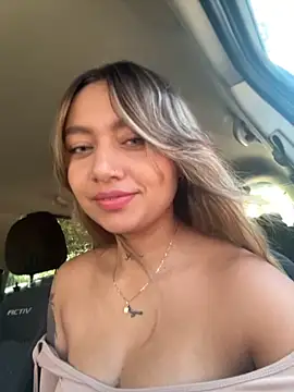 Snapshot of amanda-medrano1 chatting on September 23, 3:21 pm amanda-medrano1 online show from September 23, 3:21 pm