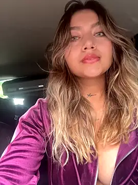 amanda-medrano1 online show from December 5, 4:30 pm