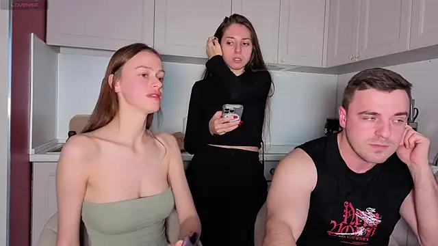 Snapshot of fcjuicy_pussy chatting on October 13, 12:19 pm fcjuicy pussy online show from October 13, 12:19 pm