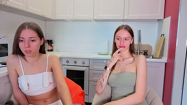 Snapshot of fcjuicy_pussy chatting on October 5, 8:52 am fcjuicy pussy online show from October 5, 8:52 am