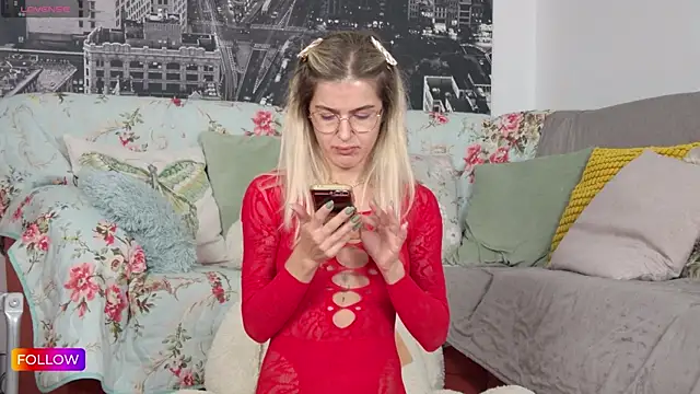 Snapshot of Sarah-Hart chatting on September 19, 12:04 pm Sarah-Hart online show from September 19, 12:04 pm