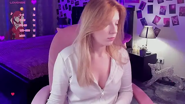 Snapshot of KarambaMoon chatting on October 30, 8:32 pm KarambaMoon online show from October 30, 8:32 pm