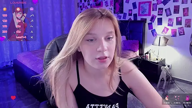 Snapshot of KarambaMoon chatting on October 1, 8:03 pm KarambaMoon online show from October 1, 8:03 pm