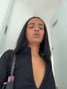 Laura fernandezII online show from March 3, 8:04 pm